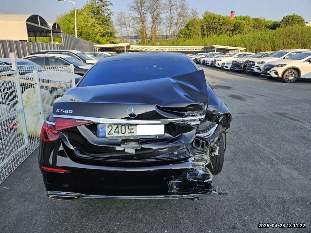 2022 Mercedes-Benz S580 4MATIC, photograph 4