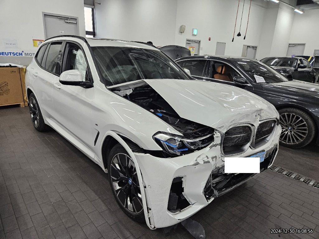 2024 BMW iX3 M Sport, photograph 4