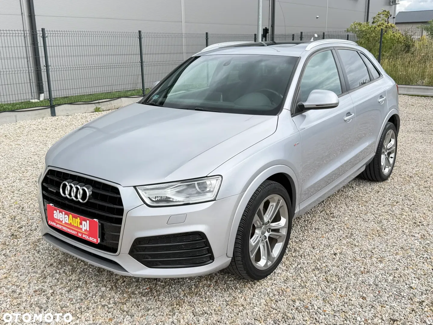 2018 Audi Q3 40 TFSI Quattro S tronic S line, photograph 2