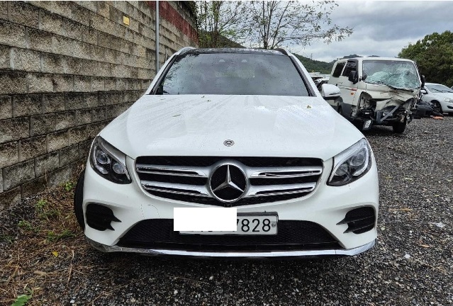 2019 Mercedes-Benz GLC300 4Matic, photograph 3