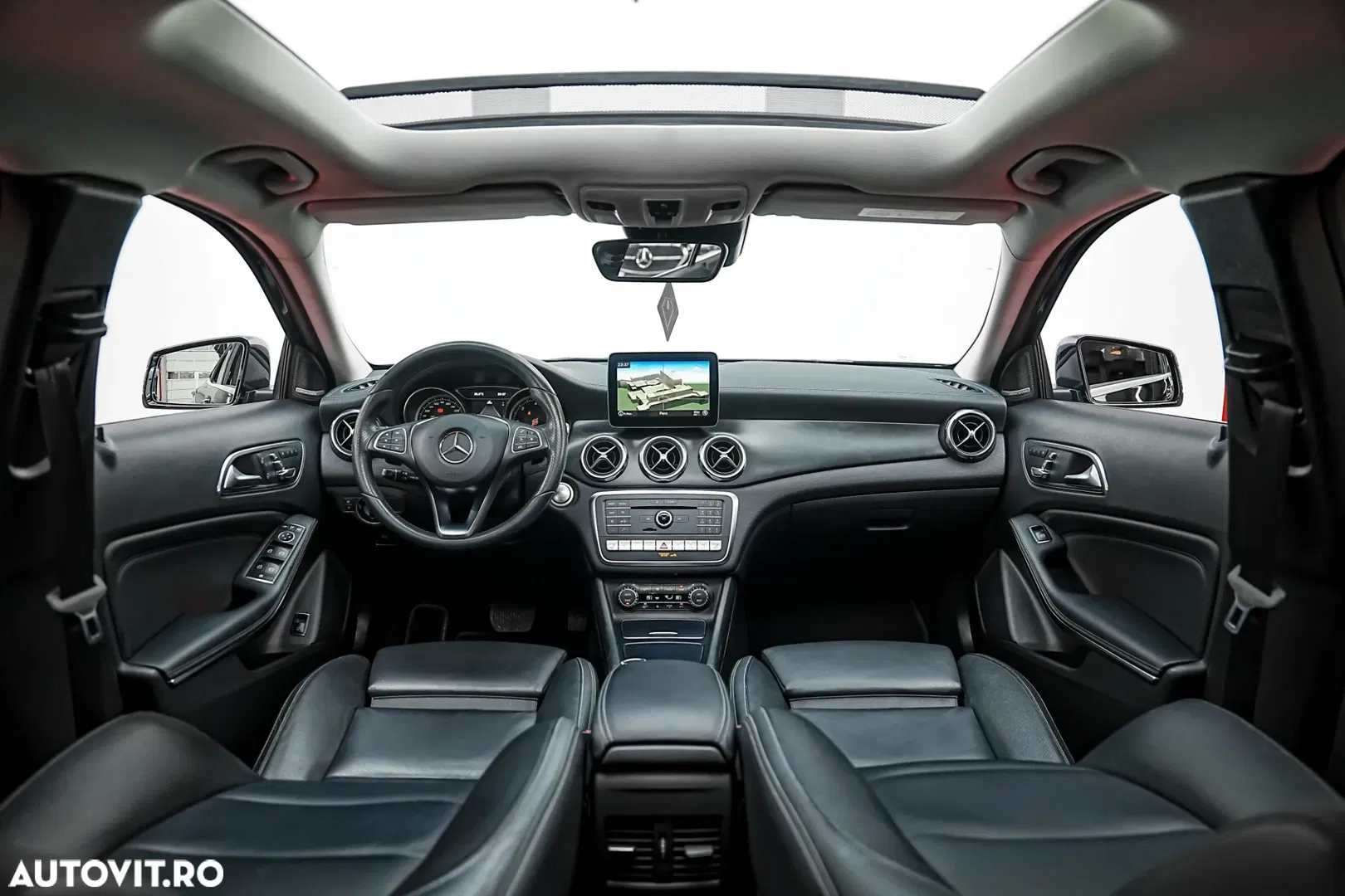 2017 Mercedes-Benz GLA 220 d 4MATIC 7G-DCT, photograph 2
