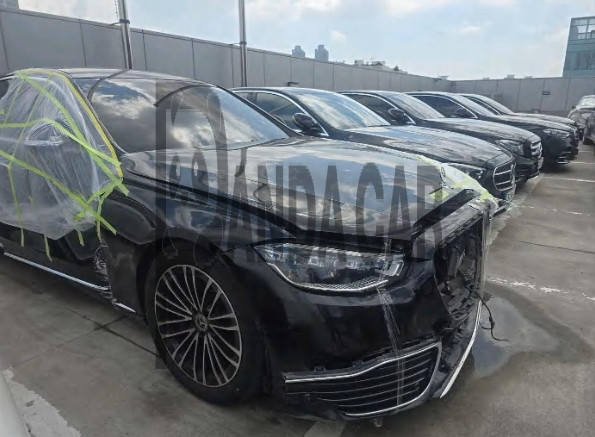 2022 Mercedes-Benz S350 d, photograph 2