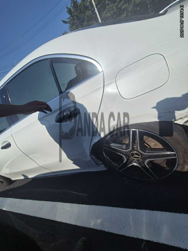 2021 Mercedes-AMG A35 4MATIC, photograph 2