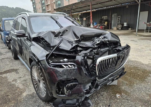 2024 Mercedes-Maybach GLS 600, photograph 3