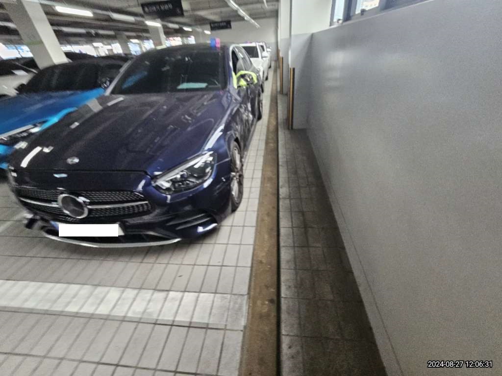 2021 Mercedes-Benz E350 4MATIC, photograph 1
