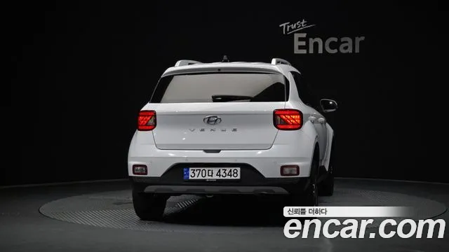 Hyundai Venue 1.6 Modern — photo 1 of 33