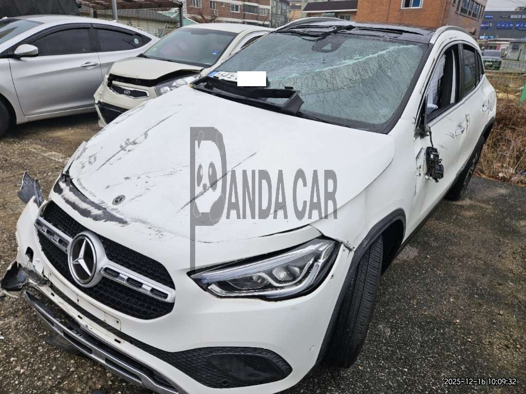 2021 Mercedes-Benz GLA220, photograph 3