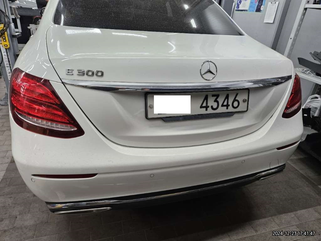 2019 Mercedes-Benz E300, photograph 5