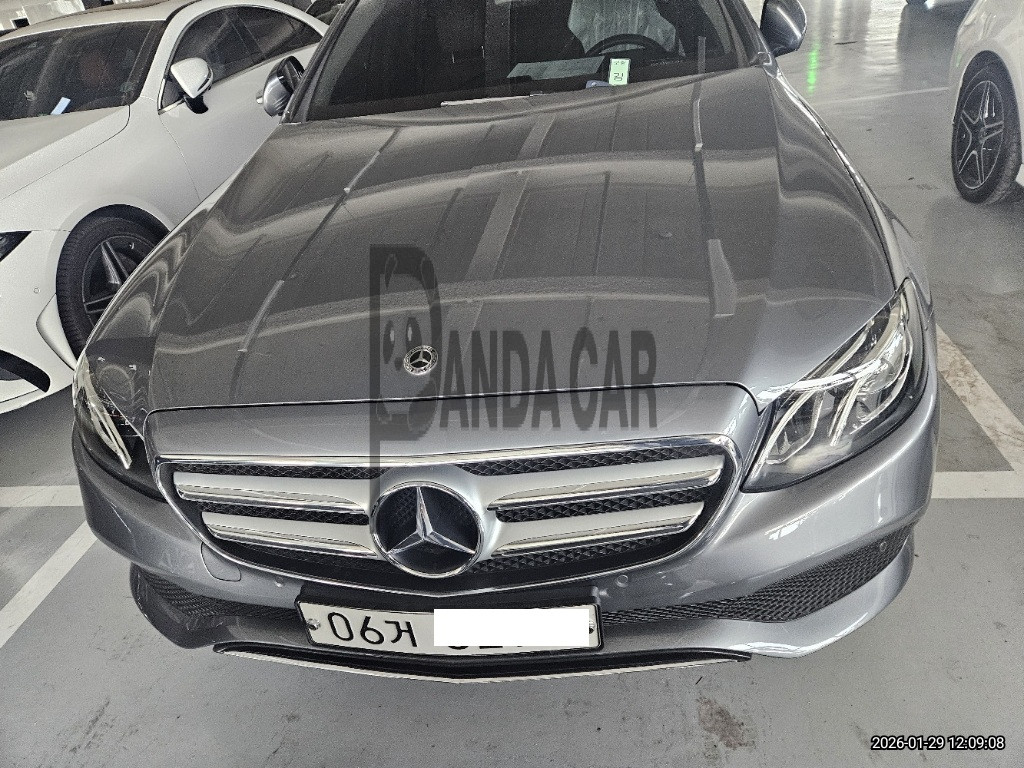 2019 Mercedes-Benz E300, photograph 1