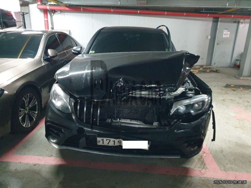 2019 Mercedes-Benz GLC300 4Matic Coupe, photograph 1