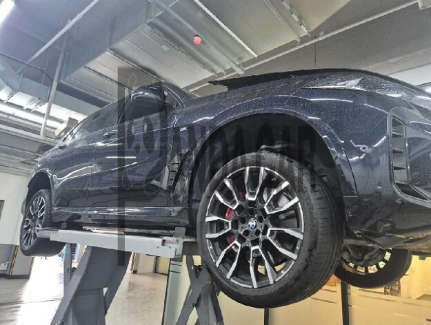 2025 BMW X5 xDrive50e, photograph 2