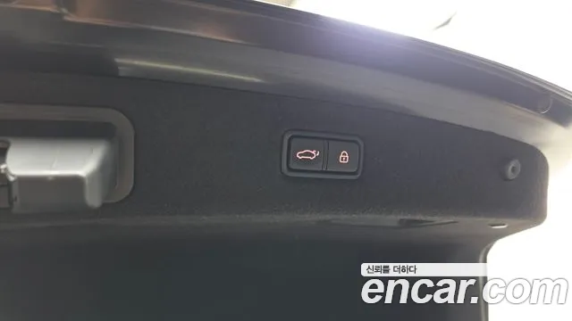 2018 Genesis EQ900 5.0 GDI AWD, photograph 6