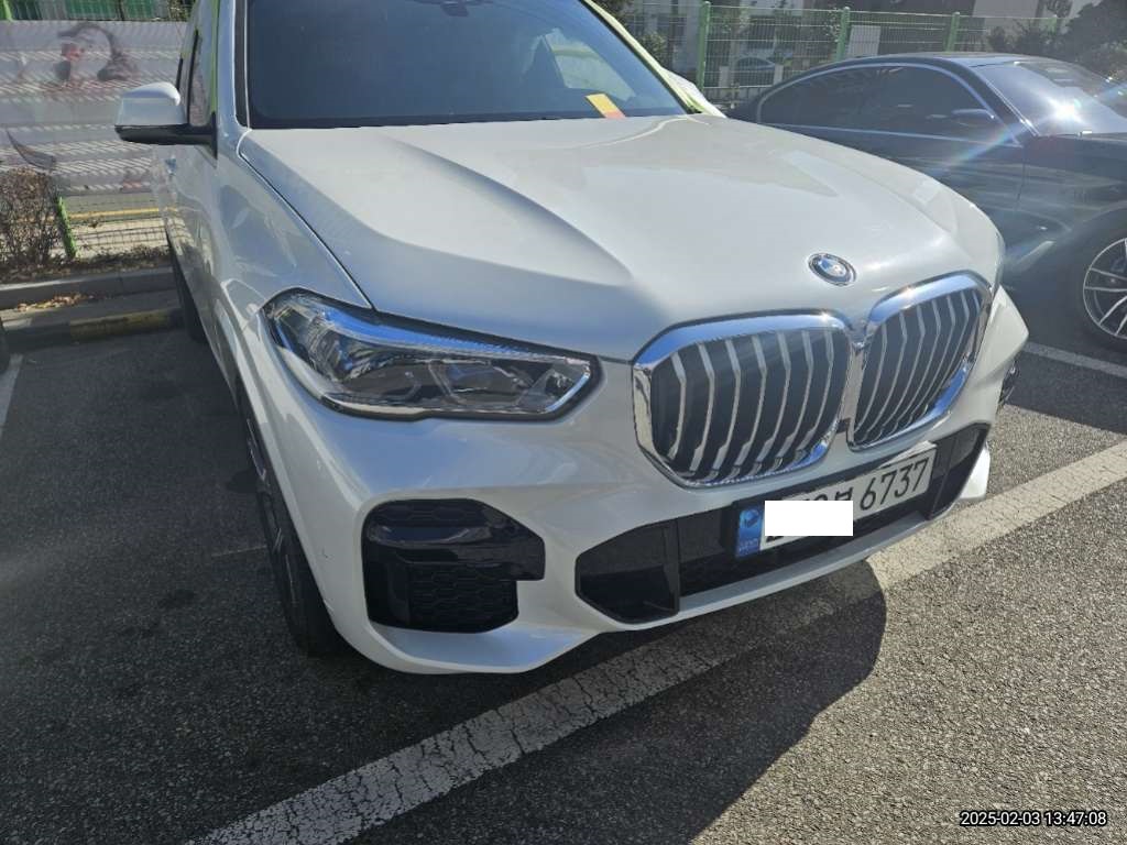 2022 BMW X5 xDrive40i, photograph 1