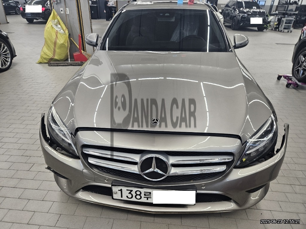 2020 Mercedes-Benz C200, photograph 1
