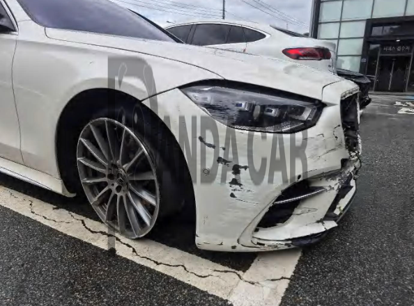 2022 Mercedes-Benz S500 4MATIC, photograph 4