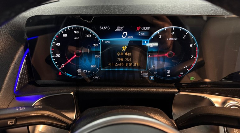 2021 Mercedes-Benz GLB220, photograph 7