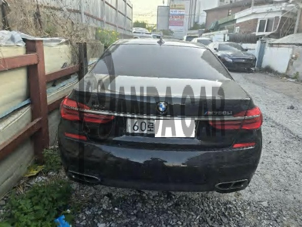 2019 BMW M760Li xDrive, photograph 4