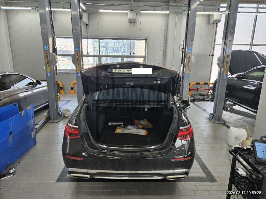 2023 Mercedes-Benz Mercedes-Maybach S680 4MATIC, photograph 2