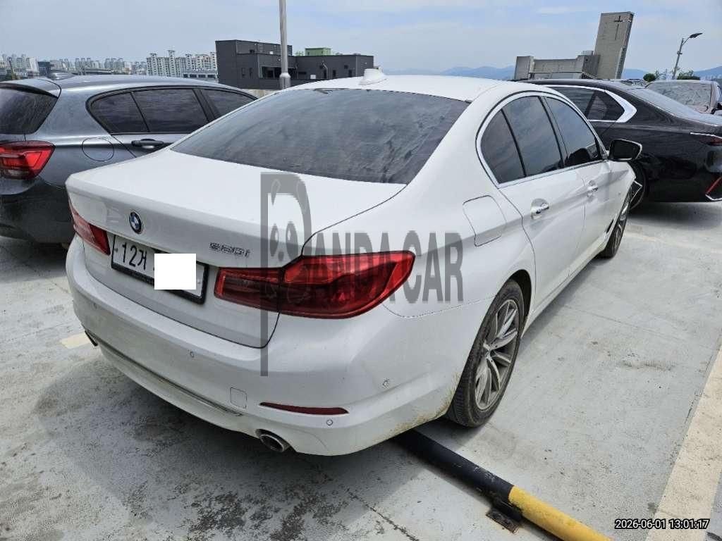 2018 BMW 520i, photograph 2