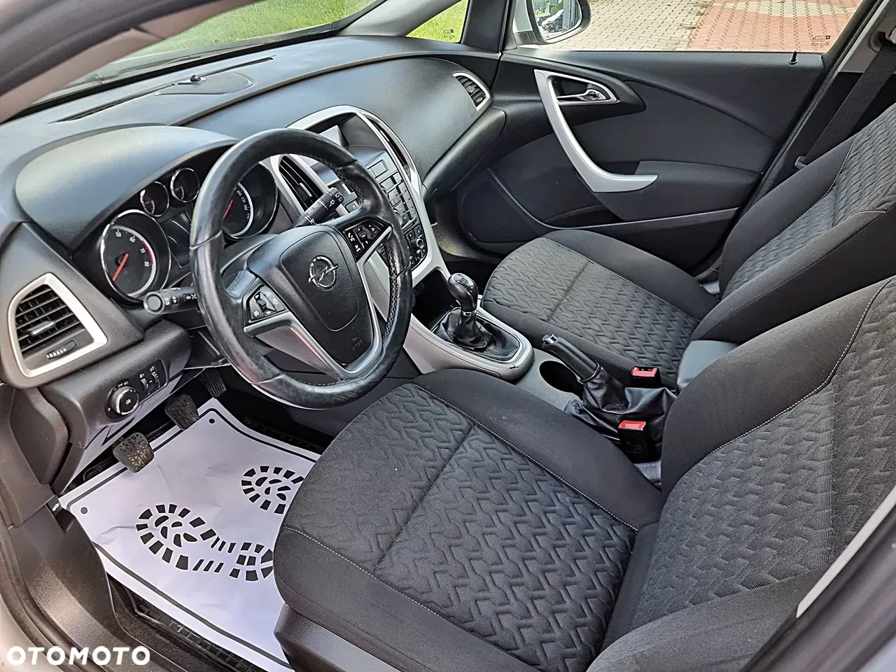 2013 Opel Astra 1.6 Active, photograph 5