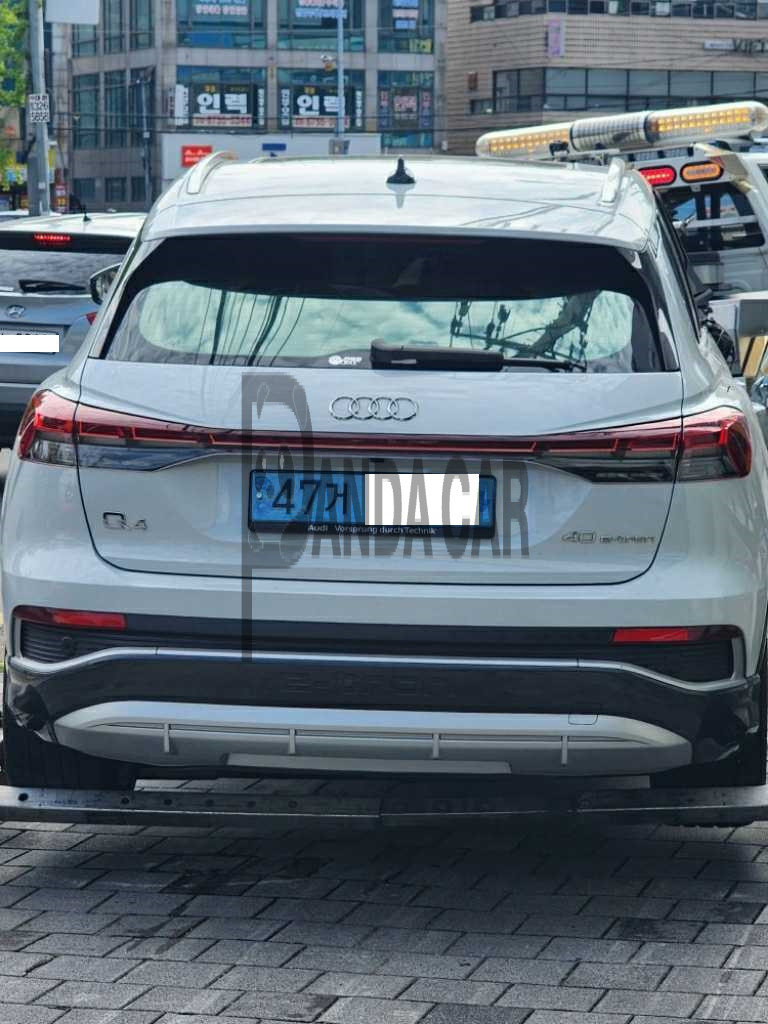 2023 Audi Q4 40 e-tron, photograph 2