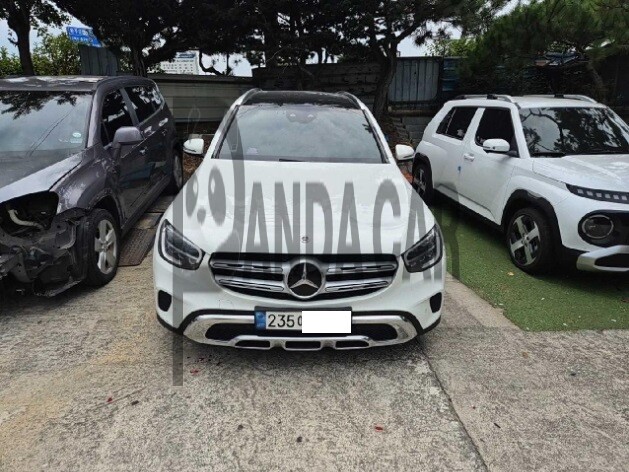 2021 Mercedes-Benz GLC300 e 4MATIC, photograph 1