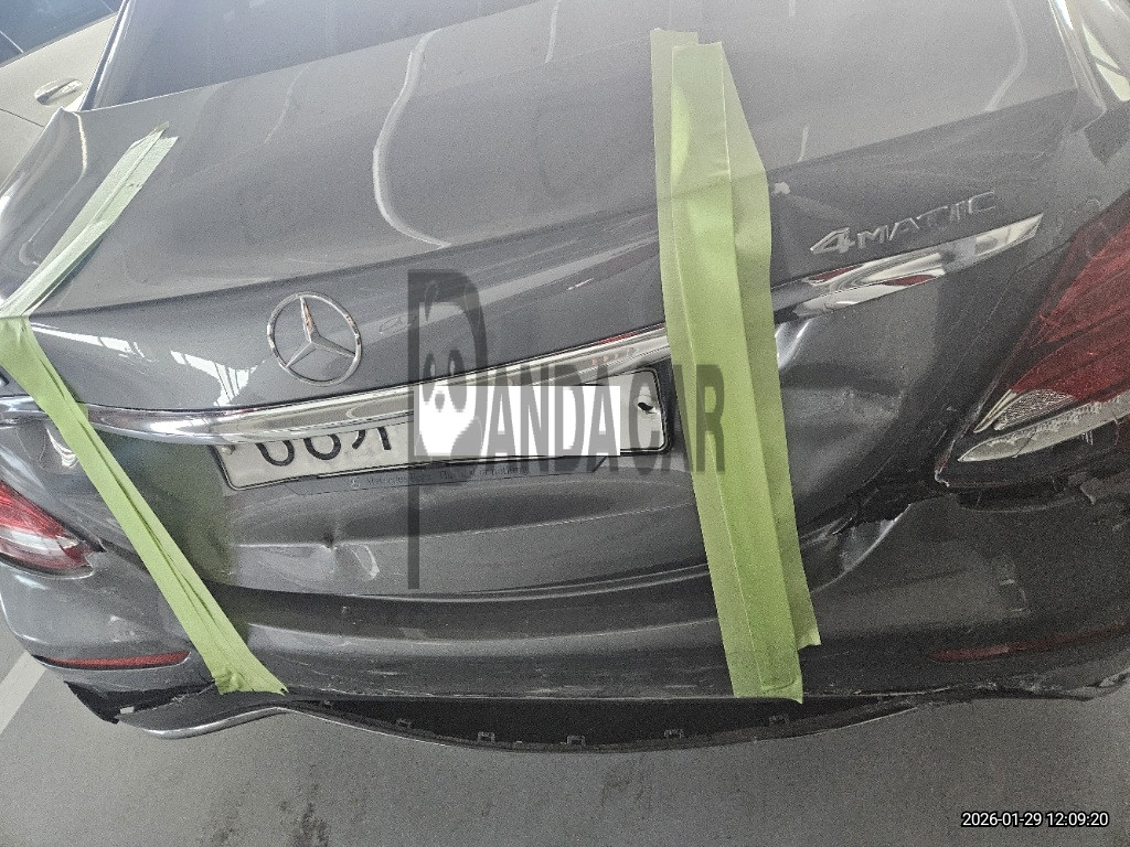 2019 Mercedes-Benz E300, photograph 3