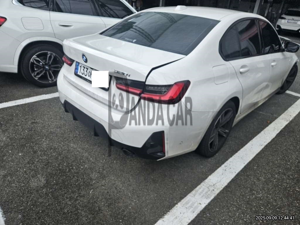 2025 BMW 320i, photograph 4