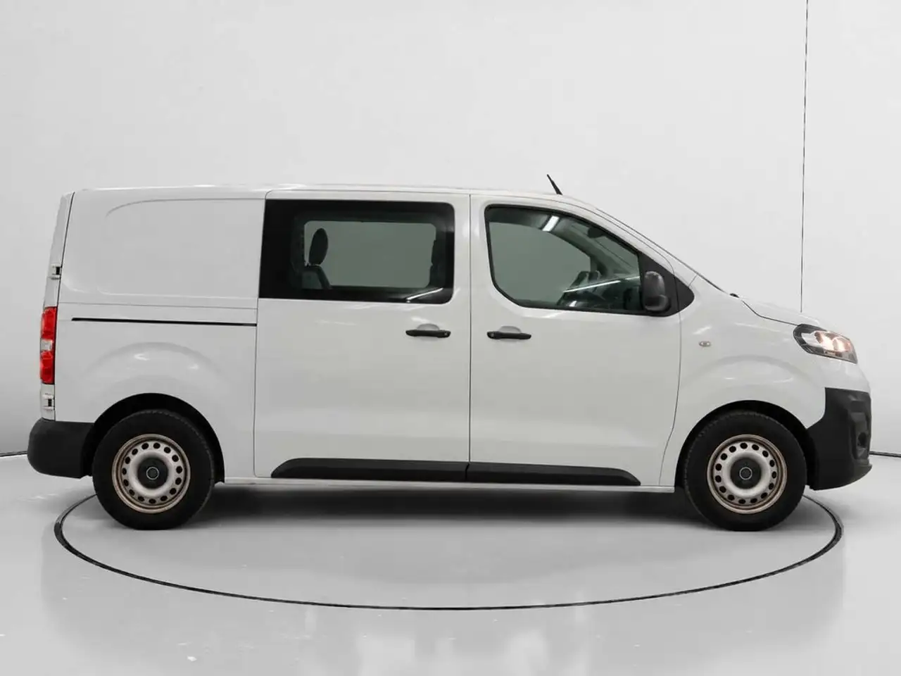 2022 Fiat Scudo Furgón Doble Cabina Plegable 1.5BlueHDI L2, photograph 2