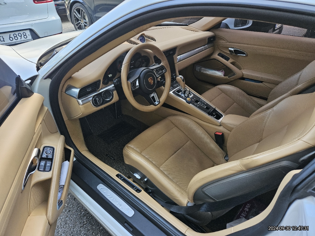 2017 Porsche 911 Carrera S, photograph 4