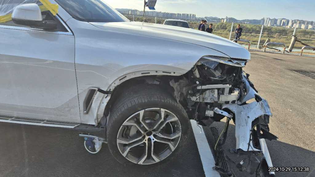2022 BMW X5 xDrive40i model 2023, photograph 3