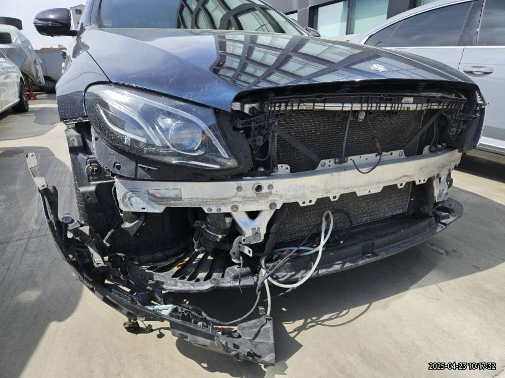 2017 Mercedes-Benz E350 d, photograph 3