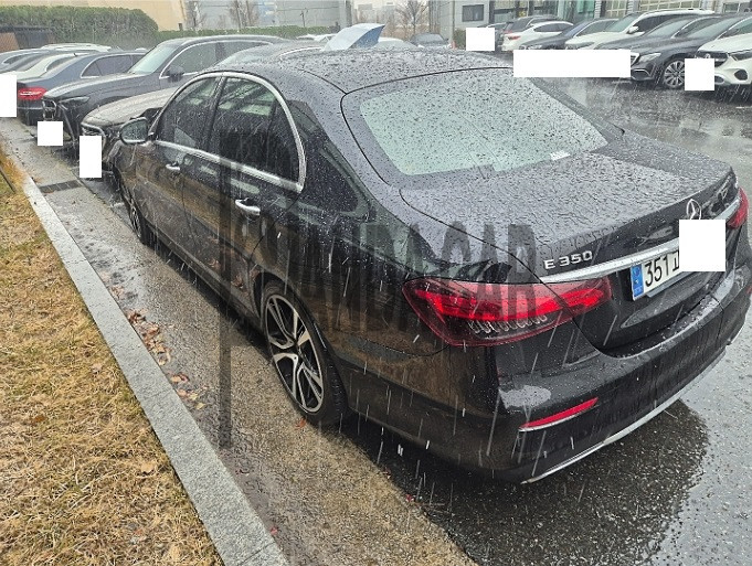 2021 Mercedes-Benz E350 4MATIC, photograph 3
