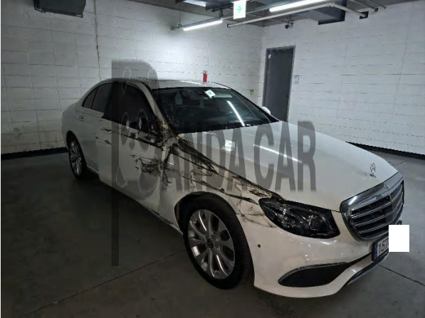 2020 Mercedes-Benz E 300 4MATIC, photograph 4