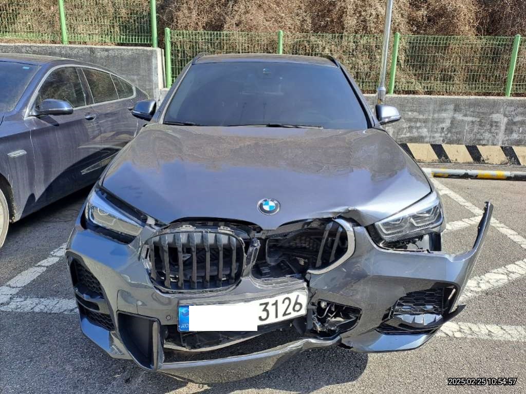 2022 BMW X1 xDrive20i, photograph 1