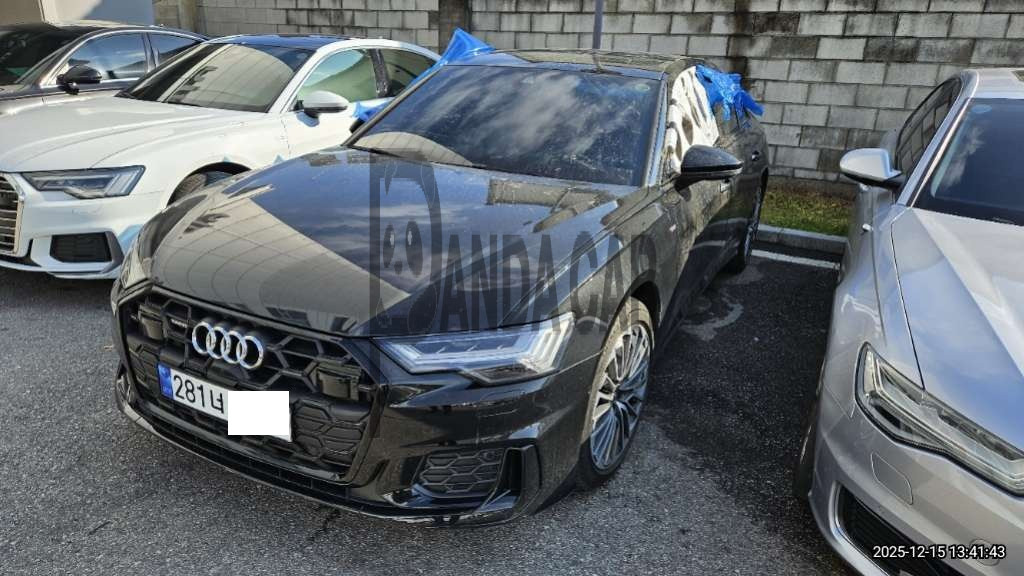 2025 Audi A6 45 TFSI quattro, photograph 2