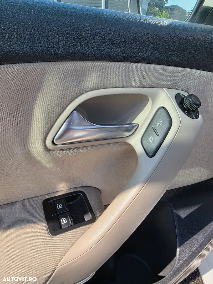 2010 Volkswagen Polo 1.6 TDI DPF Trendline BlueMotion Technology, photograph 12