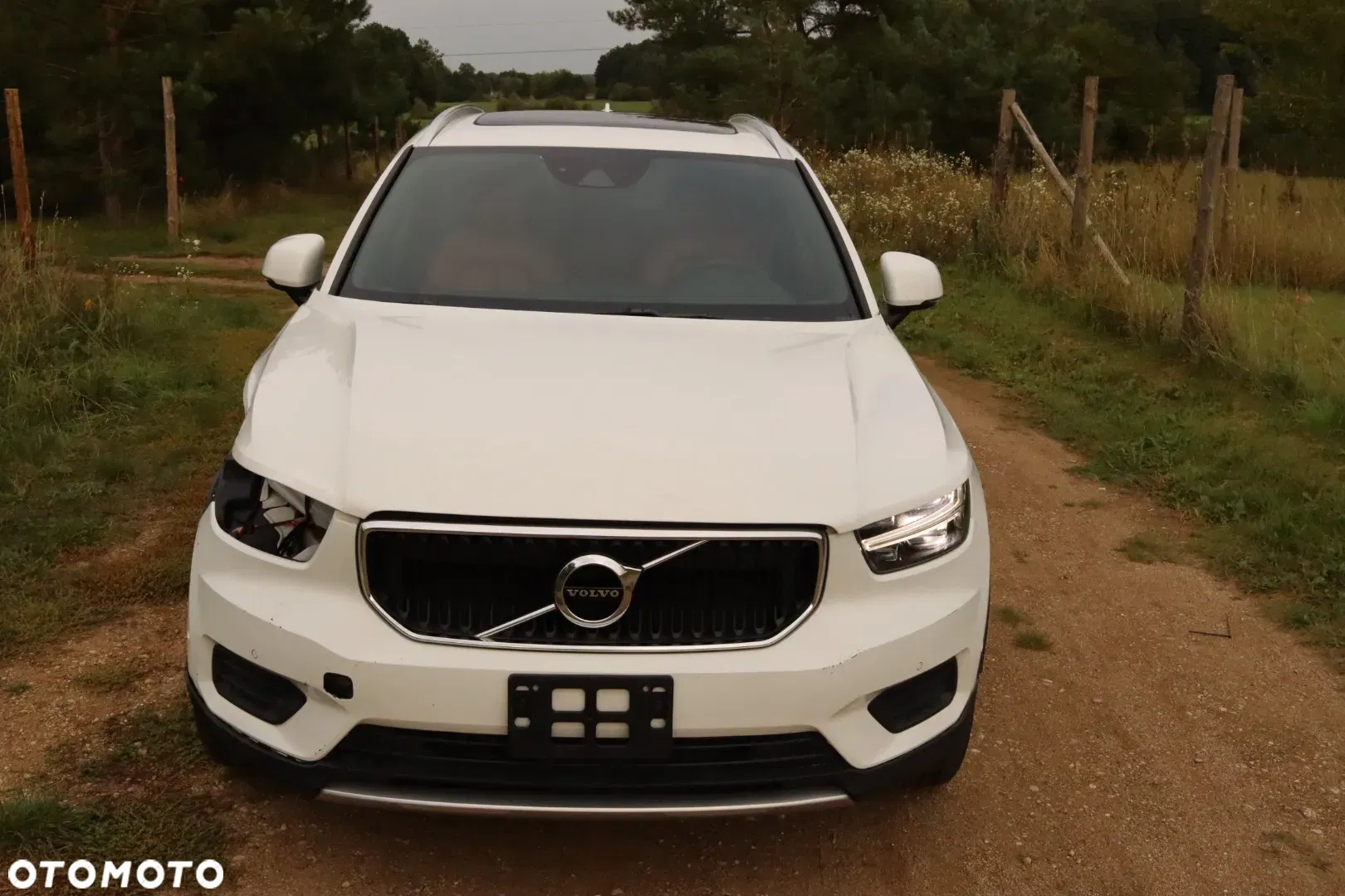 2018 Volvo XC 40 T5 AWD Momentum, photograph 2