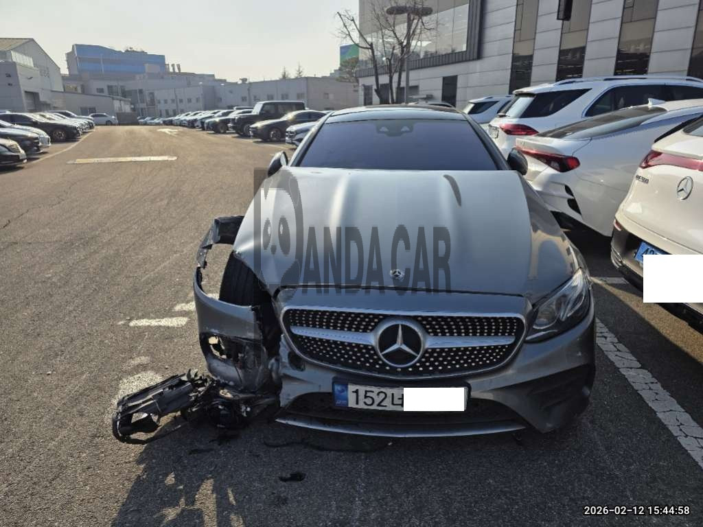 2017 Mercedes-Benz E220 d Coupe, photograph 1