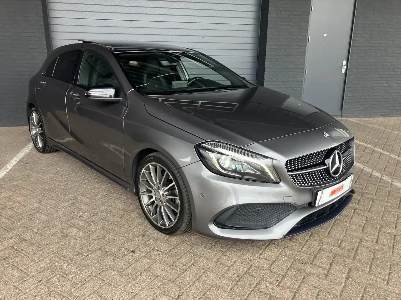 2016 Mercedes-Benz A 200 d ///AMG PANO-XENON-LED, photograph 2