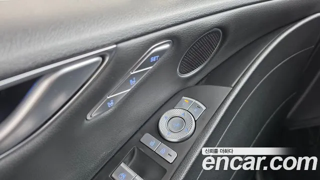 Genesis G80 Gasoline 2.5 Turbo AWD — photo 1 of 32