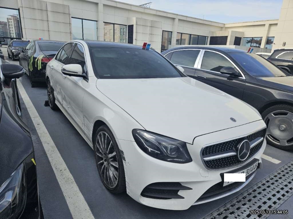 2019 Mercedes-Benz Benz E350 4Matic, photograph 5