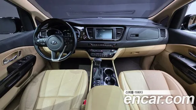 Kia Canival 9-Seater Noblesse Special — photo 1 of 33