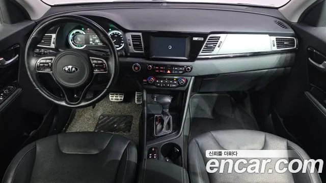 Kia Niro Prestige — photo 1 of 31