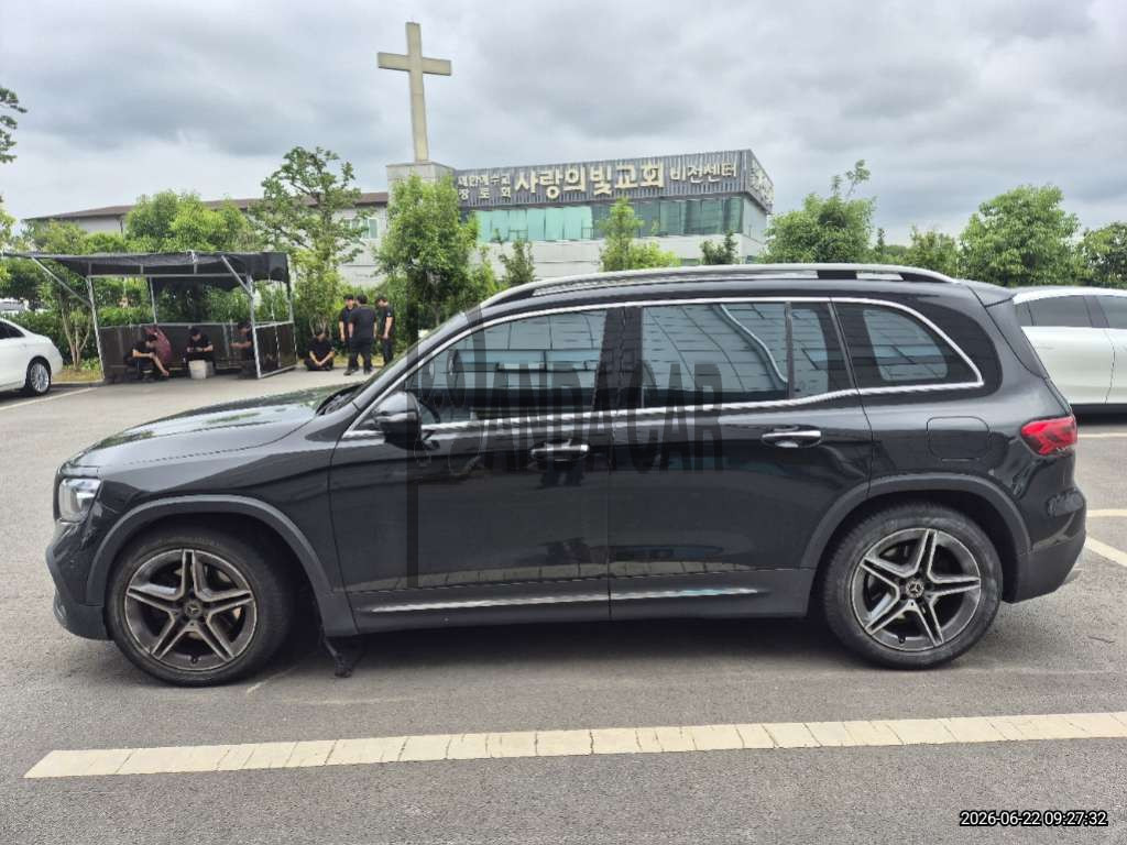 2022 Mercedes-Benz GLB250 4MATIC, photograph 5