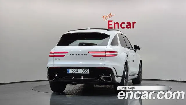 Genesis GV70 2.5T Gasoline AWD — photo 1 of 39
