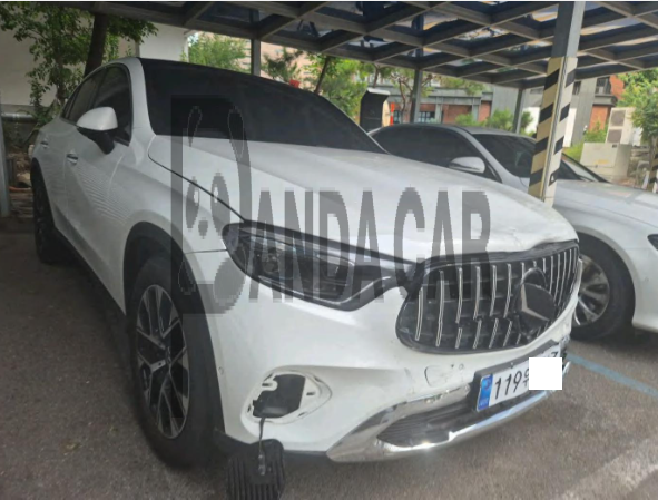 2026 Mercedes-Benz GLC 300 4MATIC Coupe, photograph 3
