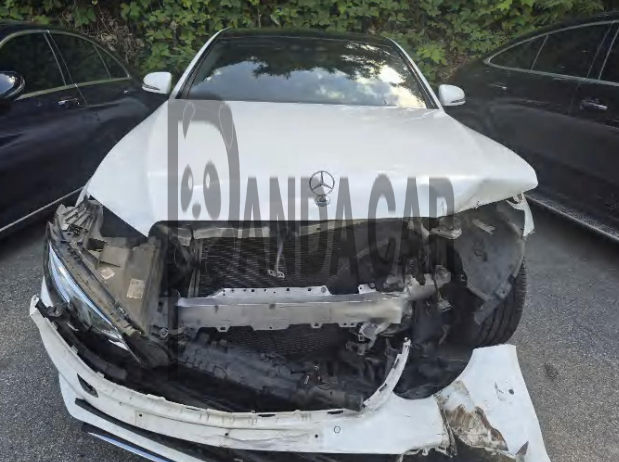 2019 Mercedes-Benz E300 4Matic, photograph 1