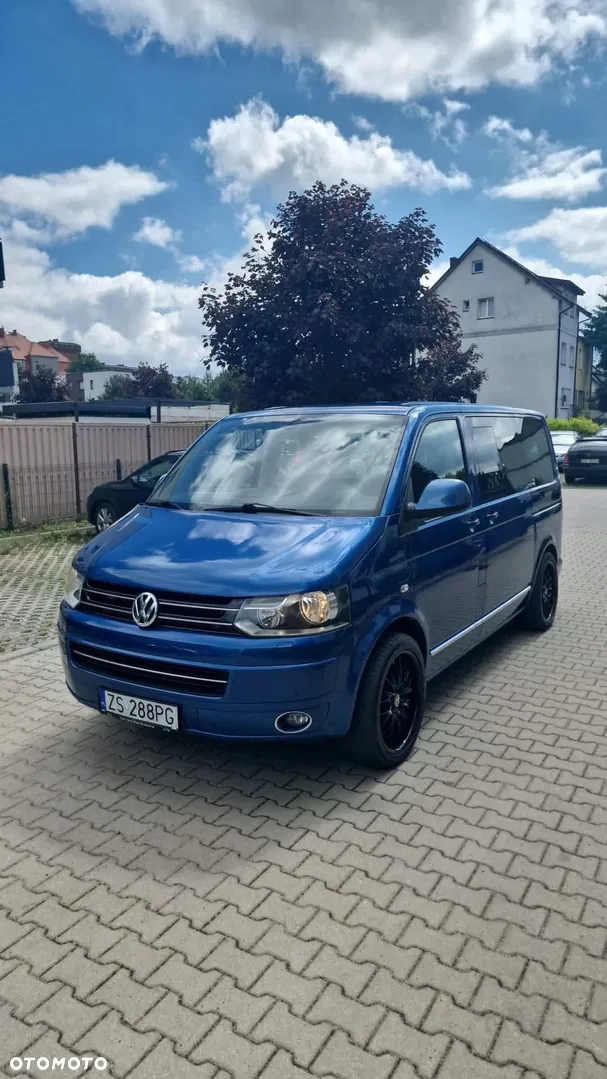 2010 Volkswagen Multivan, photograph 1