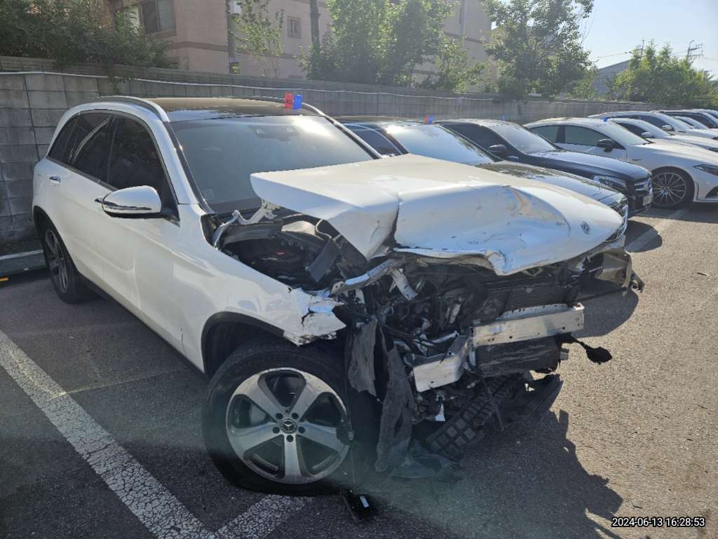 2018 Mercedes-Benz GLC220 d 4Matic, photograph 2